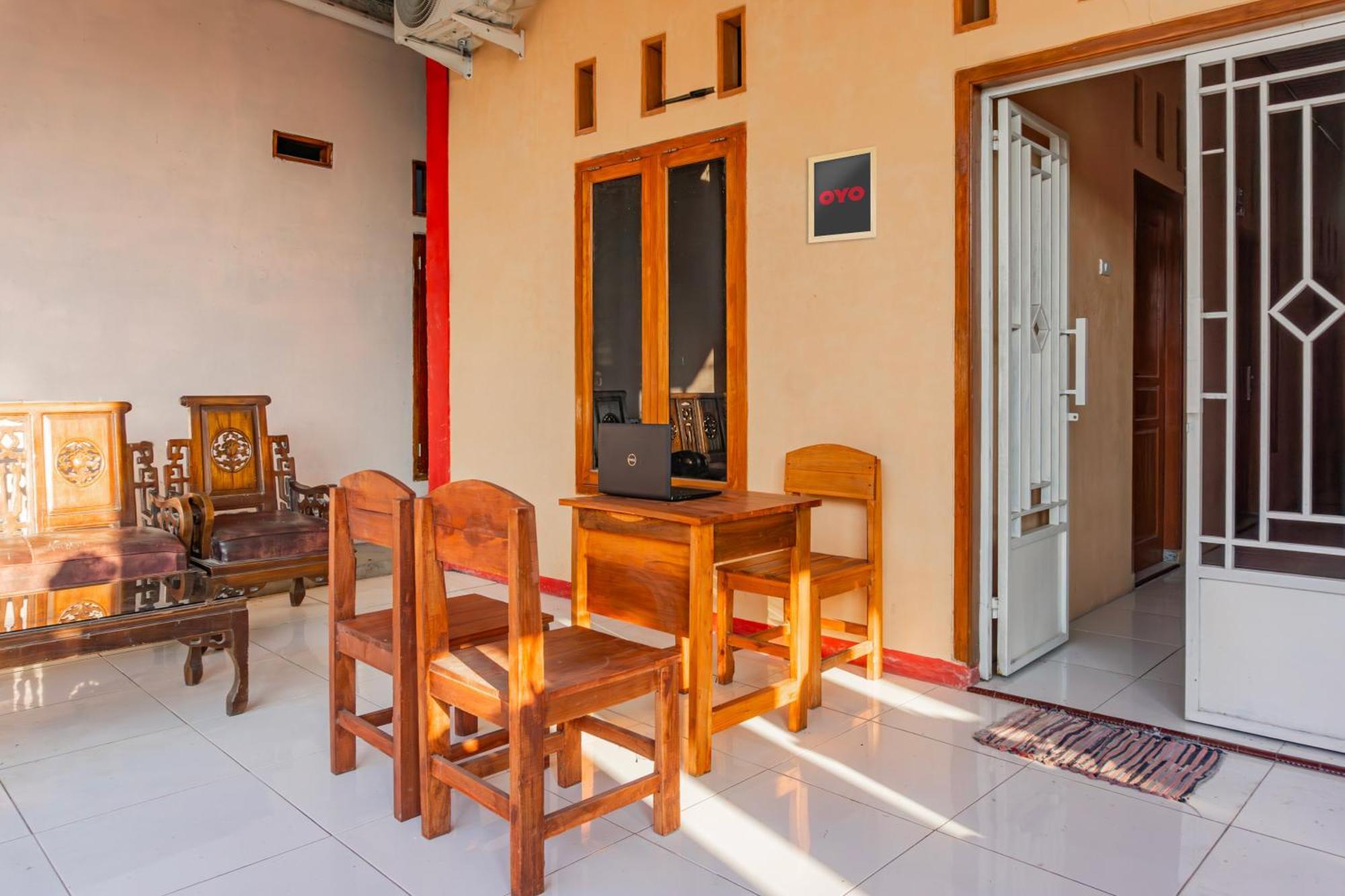 Oyo 94236 Griya Asri Syariah Hotel
